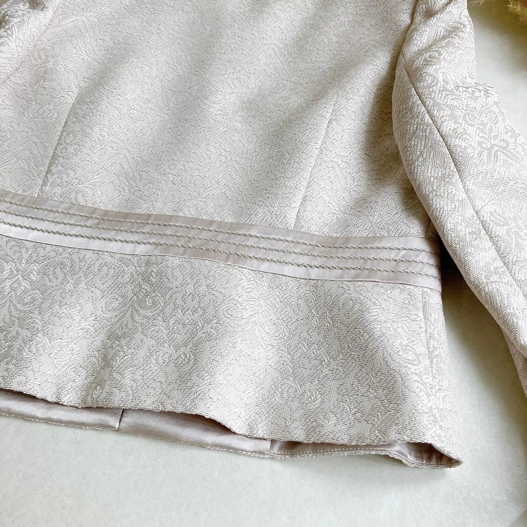 【美品】ソワールドルチェ ジャガード ノーカラーペプラムジャケット ベージュ L