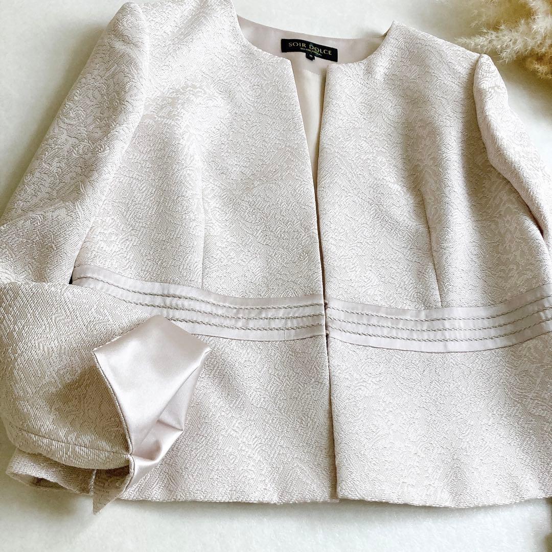 【美品】ソワールドルチェ ジャガード ノーカラーペプラムジャケット ベージュ L
