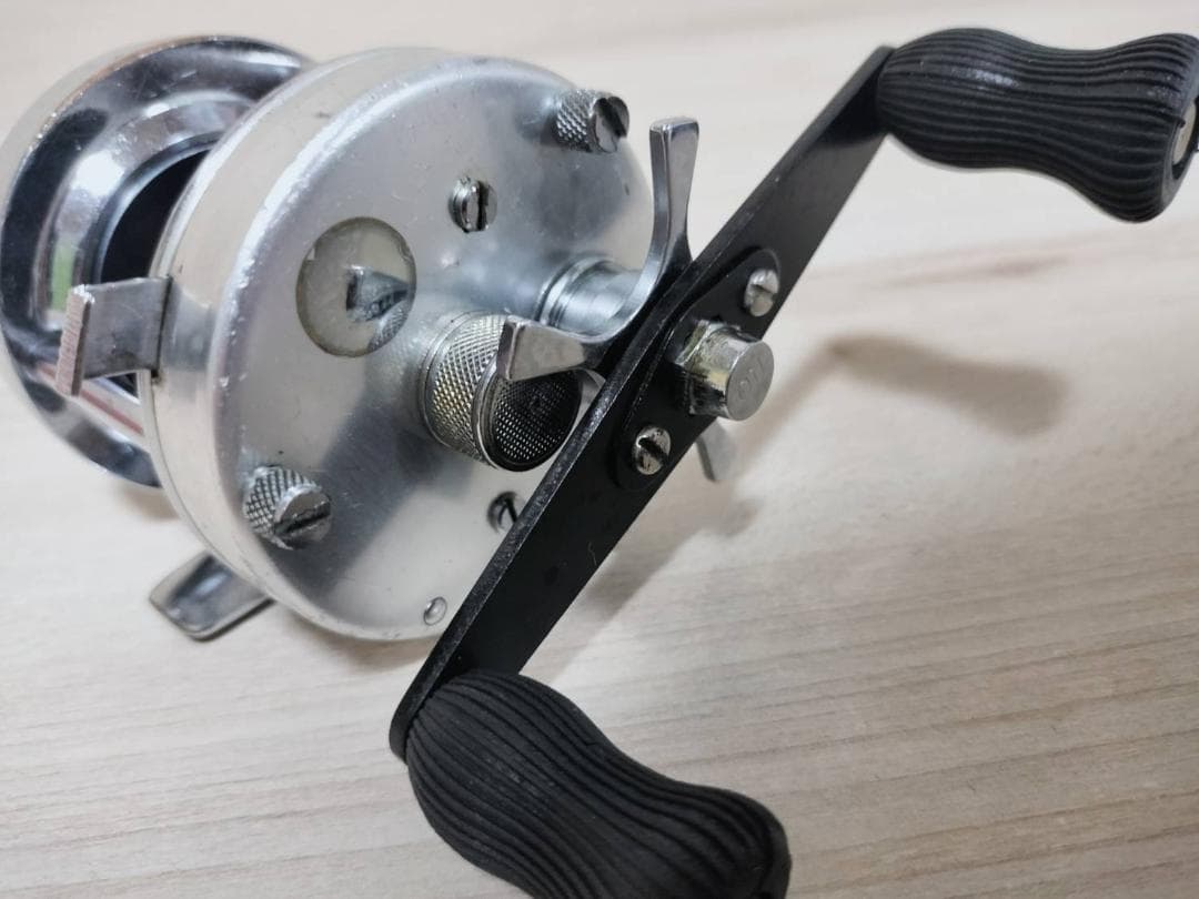 アブガルシア　アンバサダー5500C 　ビンテージ　リール abu 　シルバー