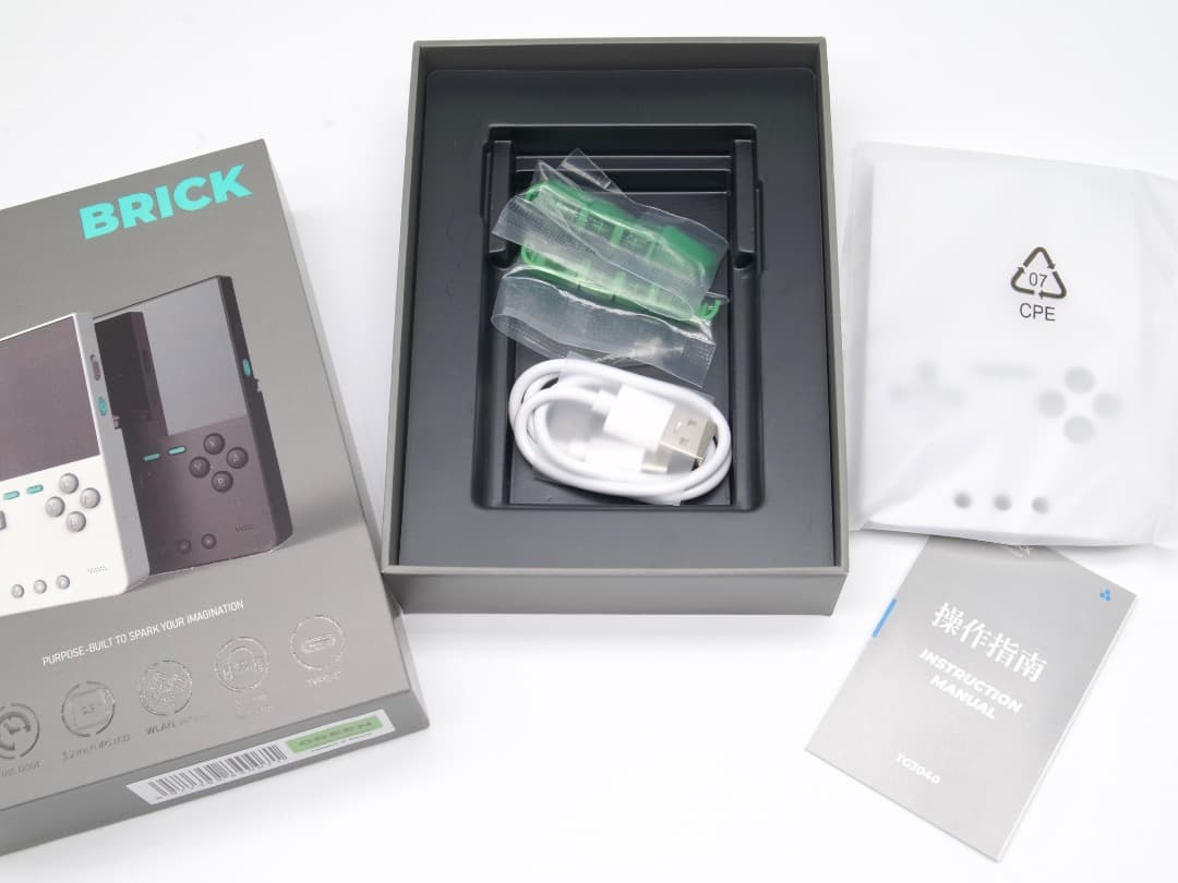 ＊TRIMUI BRICK HAMMER GREEN（MicroSDカードなし）