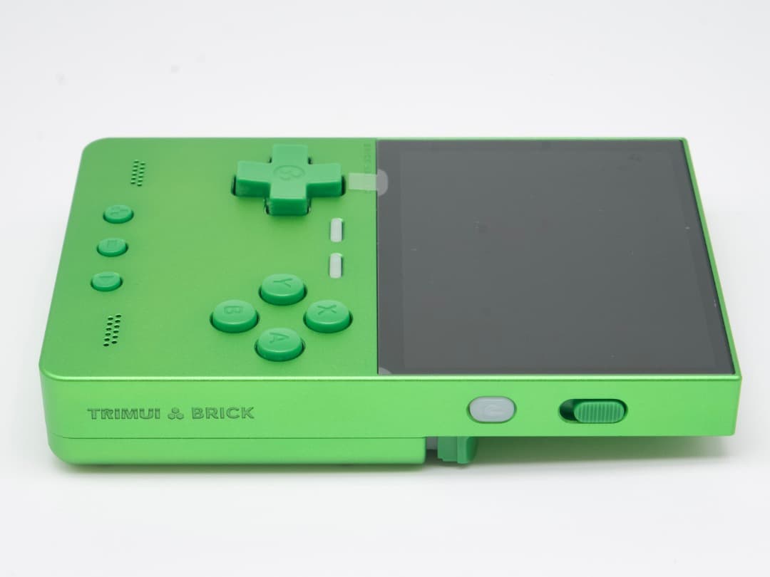 ＊TRIMUI BRICK HAMMER GREEN（MicroSDカードなし）