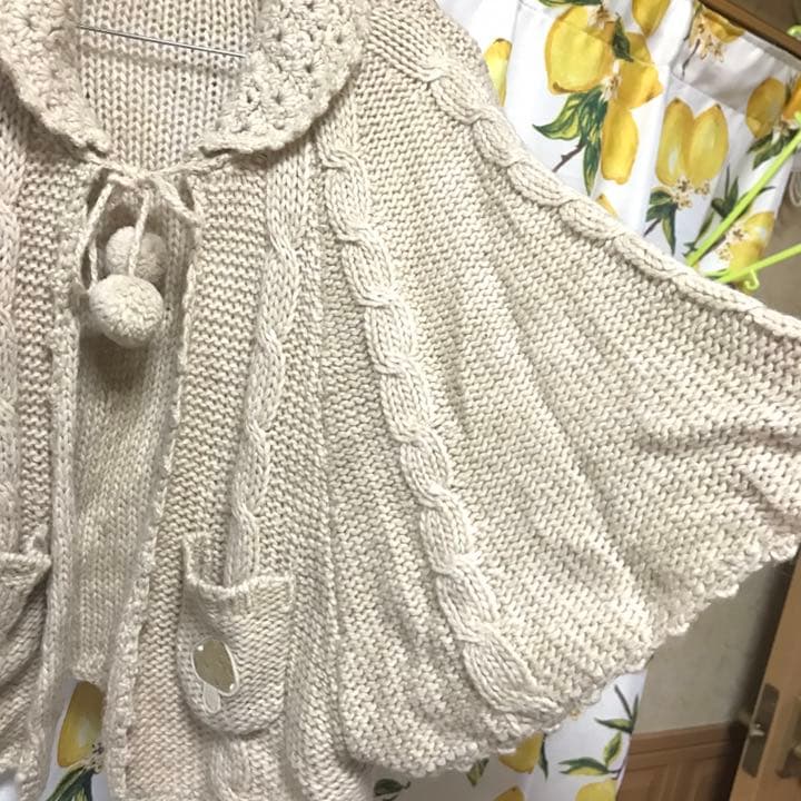 新品　フランシュリッペ　きのこワッペン　ケープ　ベージュ　ニットポンチョ