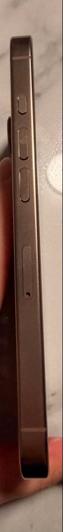 美品iPhone 16 Pro本体 256GB デザートチタニウム