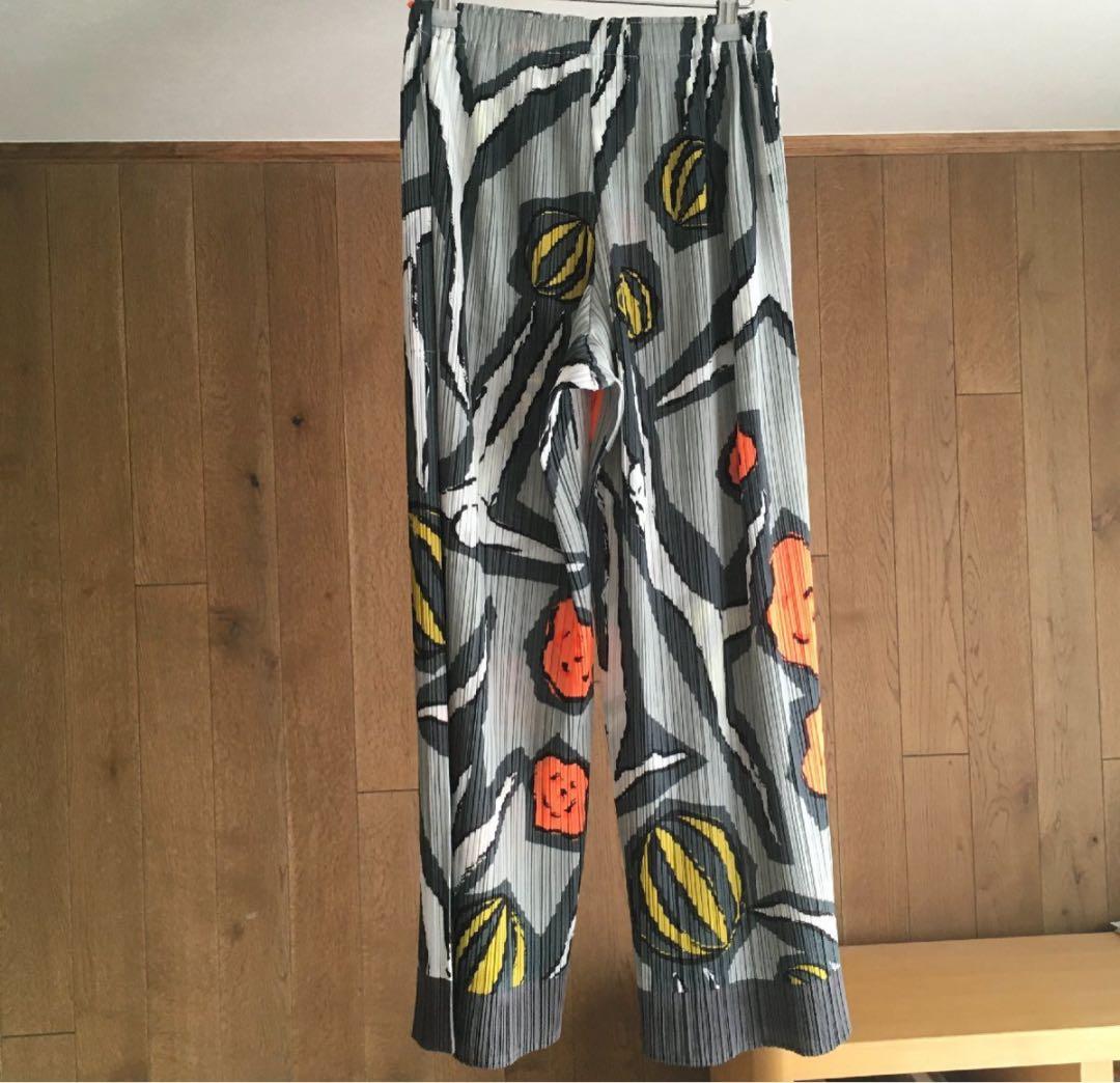 美品　PLEATS PLEASE（プリーツプリーズ）総柄　パンツ