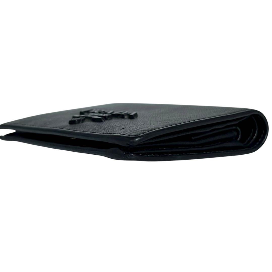 希少✨プラダ 二つ折り財布 シャイン サフィアーノレザー ロゴ金具 ブラック