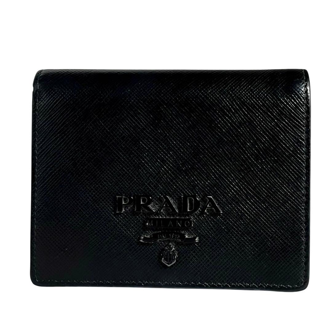 希少✨プラダ 二つ折り財布 シャイン サフィアーノレザー ロゴ金具 ブラック