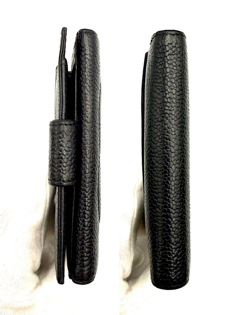 シャネルキャビアスキン ココマーク黒折り財布