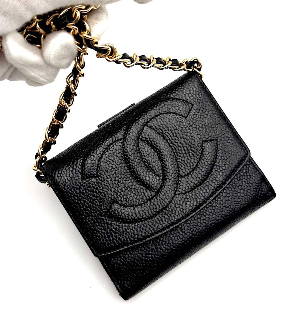 シャネルキャビアスキン ココマーク黒折り財布