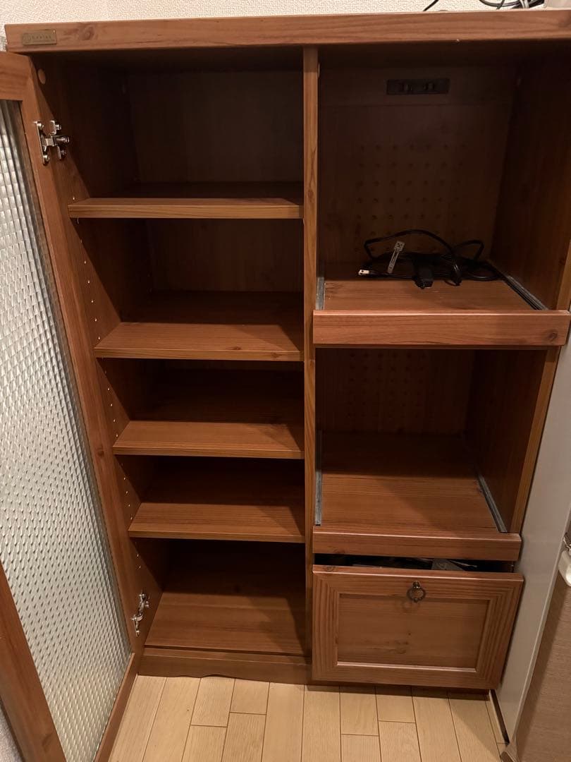 食器棚 木製キャビネット ガラス扉付き