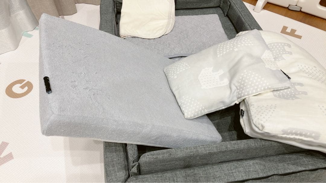 折りたたみ式ベビー布団セット グレー（枕、掛け布団は未使用）