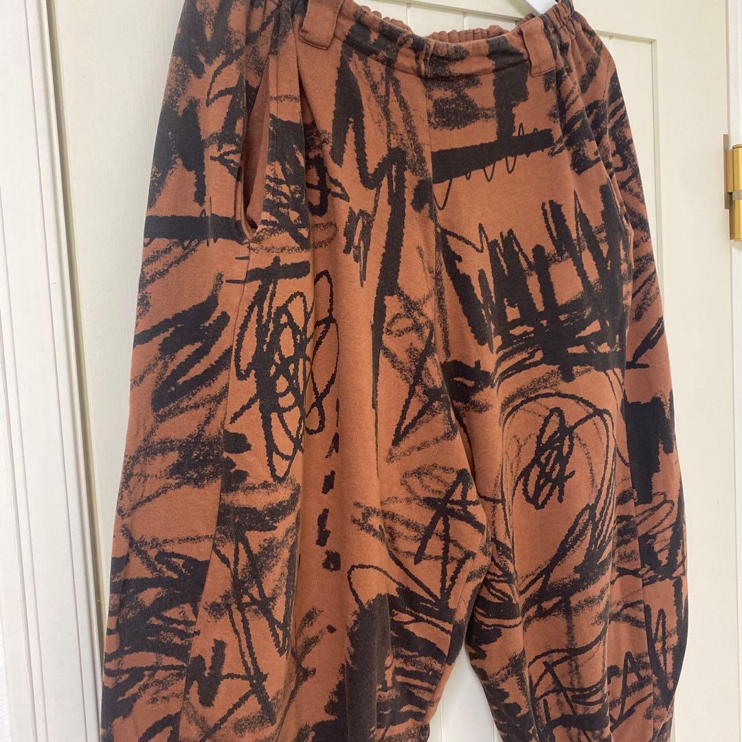 萌／MOYURU モユル　ブラウン・黒グラフィック サルエルちゃこにゃ