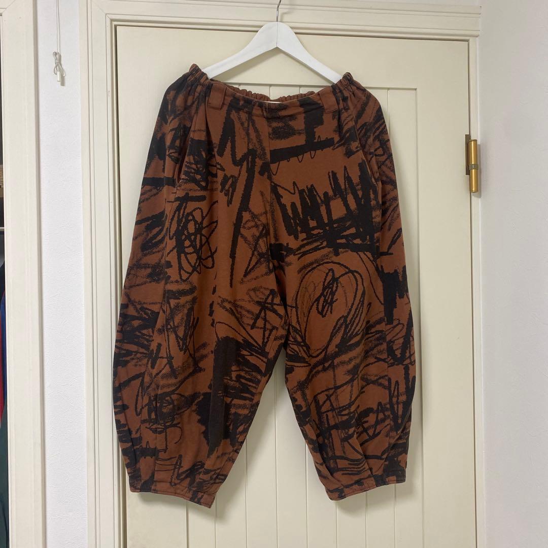 萌／MOYURU モユル　ブラウン・黒グラフィック サルエルちゃこにゃ