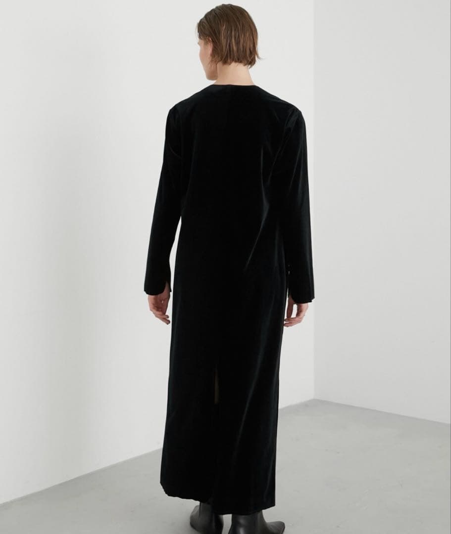 【LA PEAU DE GEM】 ベロアVネックワンピース BLACK