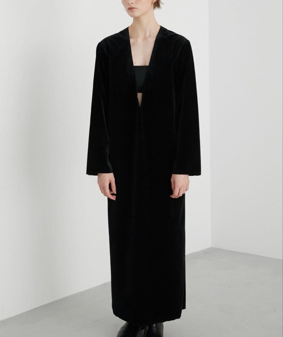 【LA PEAU DE GEM】 ベロアVネックワンピース BLACK