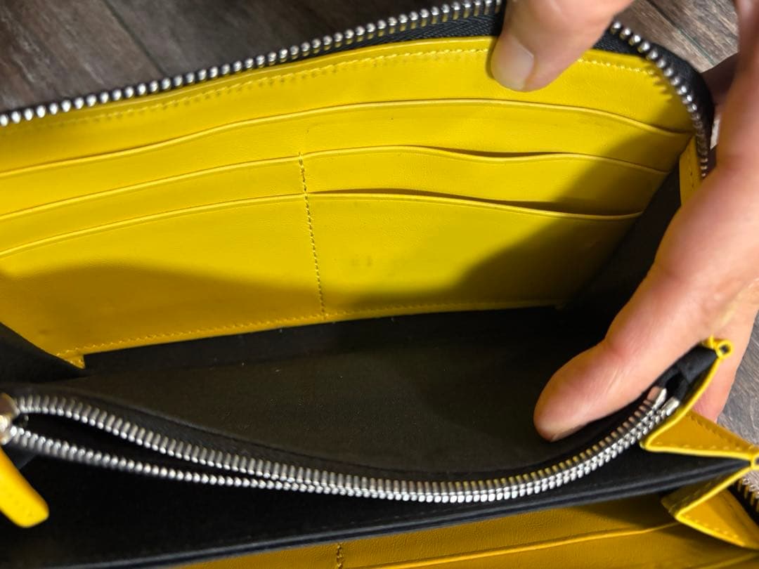 ＊FENDI ロゴ入り黒長財布