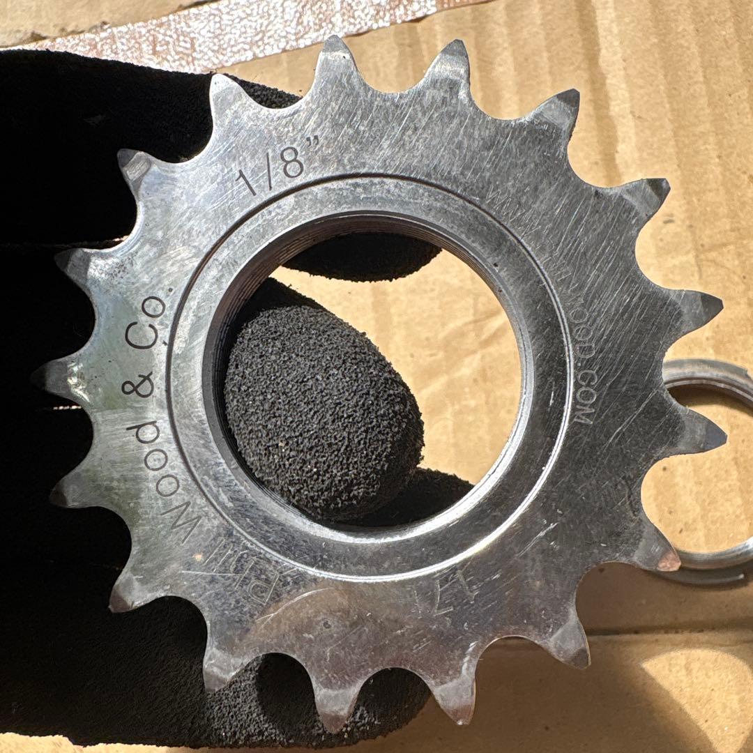 Philwood track cog 17T 1/8 ロックリング付き