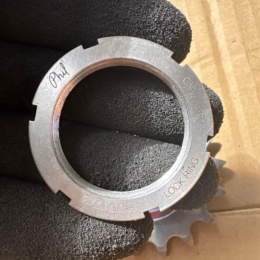 Philwood track cog 17T 1/8 ロックリング付き