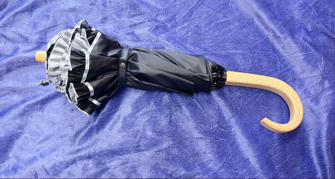 【美品】サンバリア100折りたたみ日傘/2段折/フリル/木曲がり手元