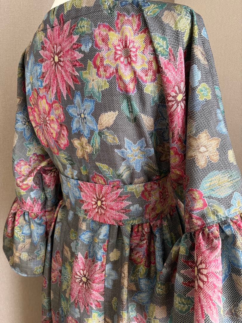 ★着物リメイク★　大島紬　フリル袖のゆったりワンピ　満開の花