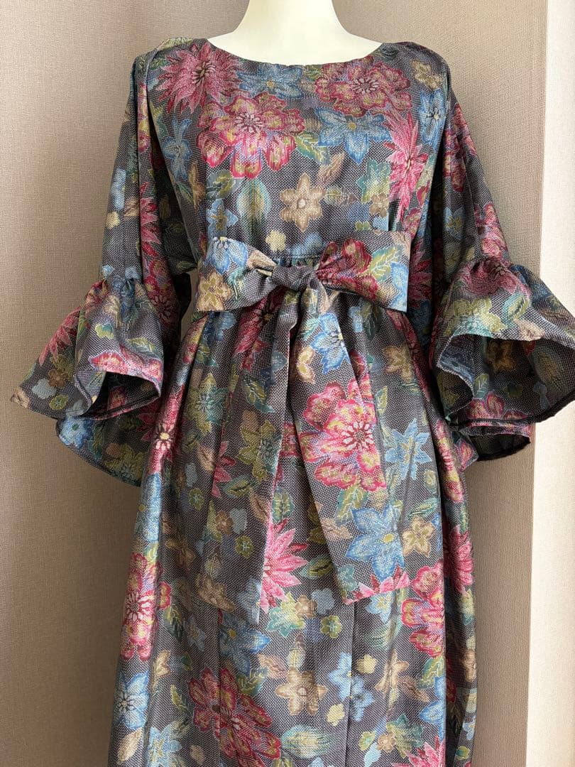 ★着物リメイク★　大島紬　フリル袖のゆったりワンピ　満開の花