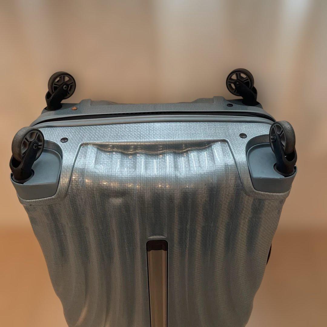 超軽量サムソナイト　コスモライト75機内預け無料最大サイズ