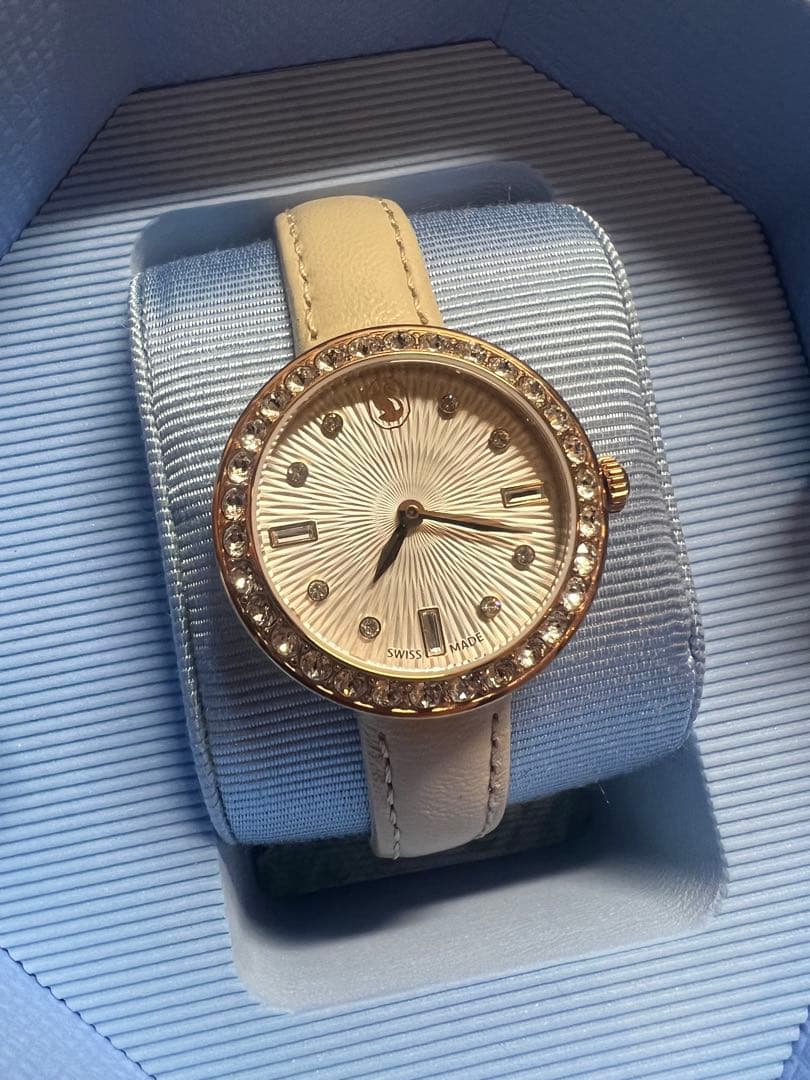 スワロフスキー　腕時計　ベージュ