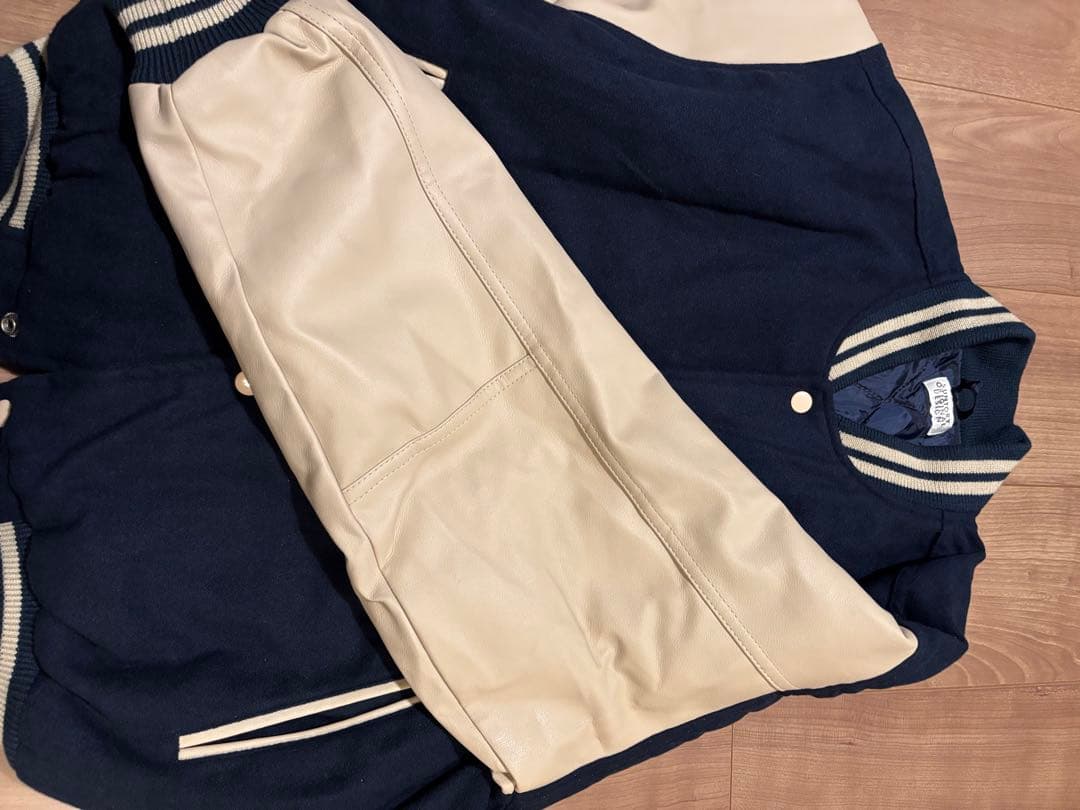 非売品 サントリー BOSS スタジャン レザー 刺繍ロゴ