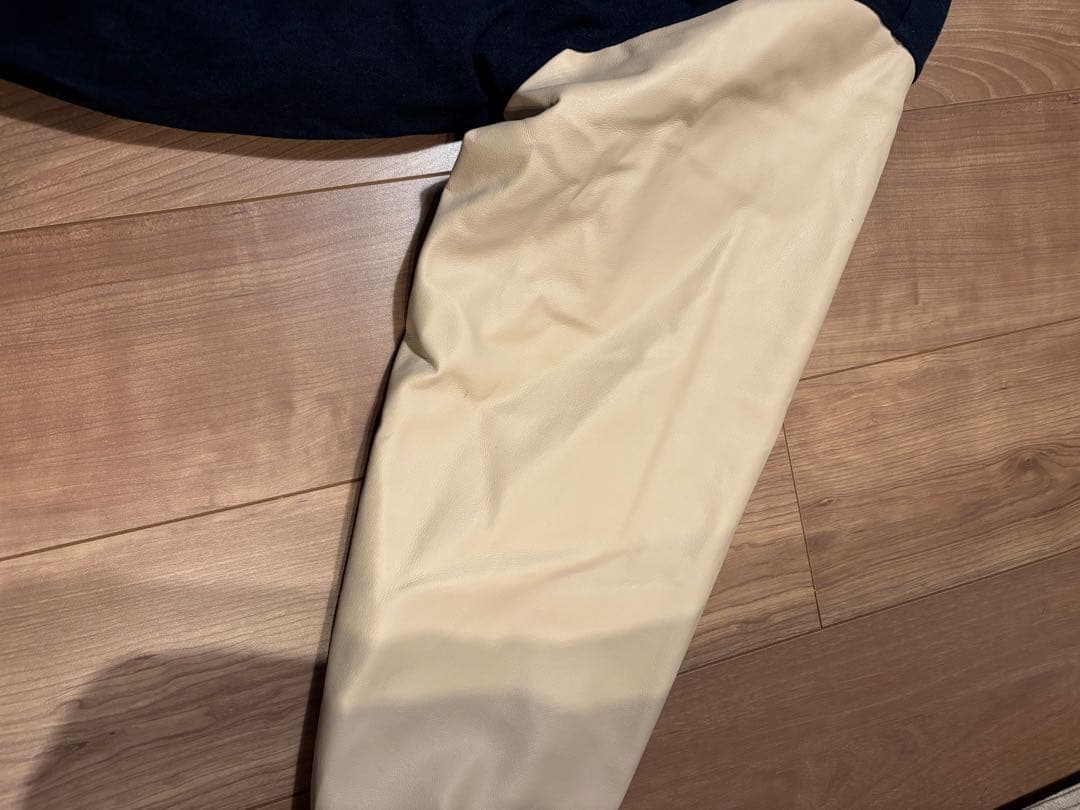 非売品 サントリー BOSS スタジャン レザー 刺繍ロゴ