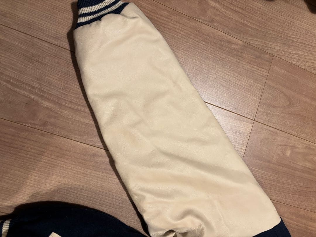 非売品 サントリー BOSS スタジャン レザー 刺繍ロゴ