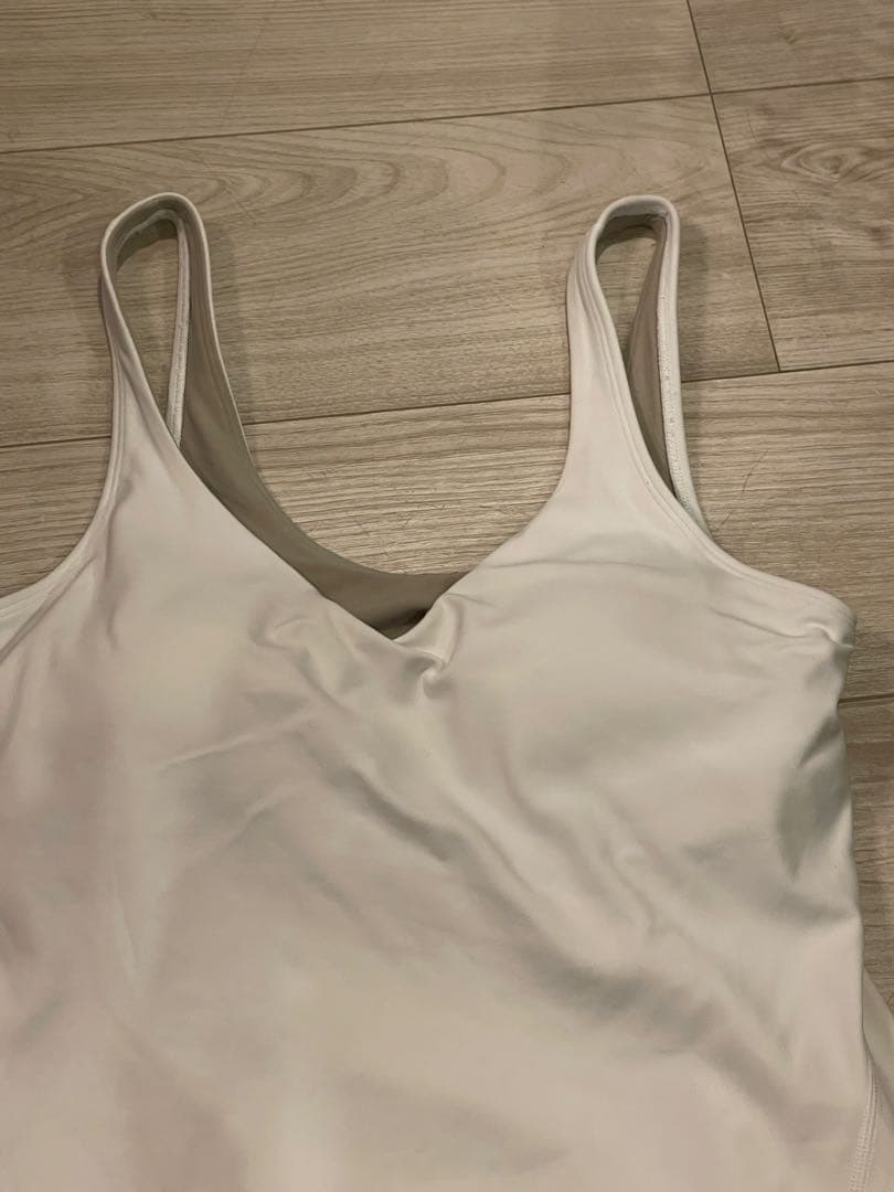 ルルレモン　カップ付きタンク　8