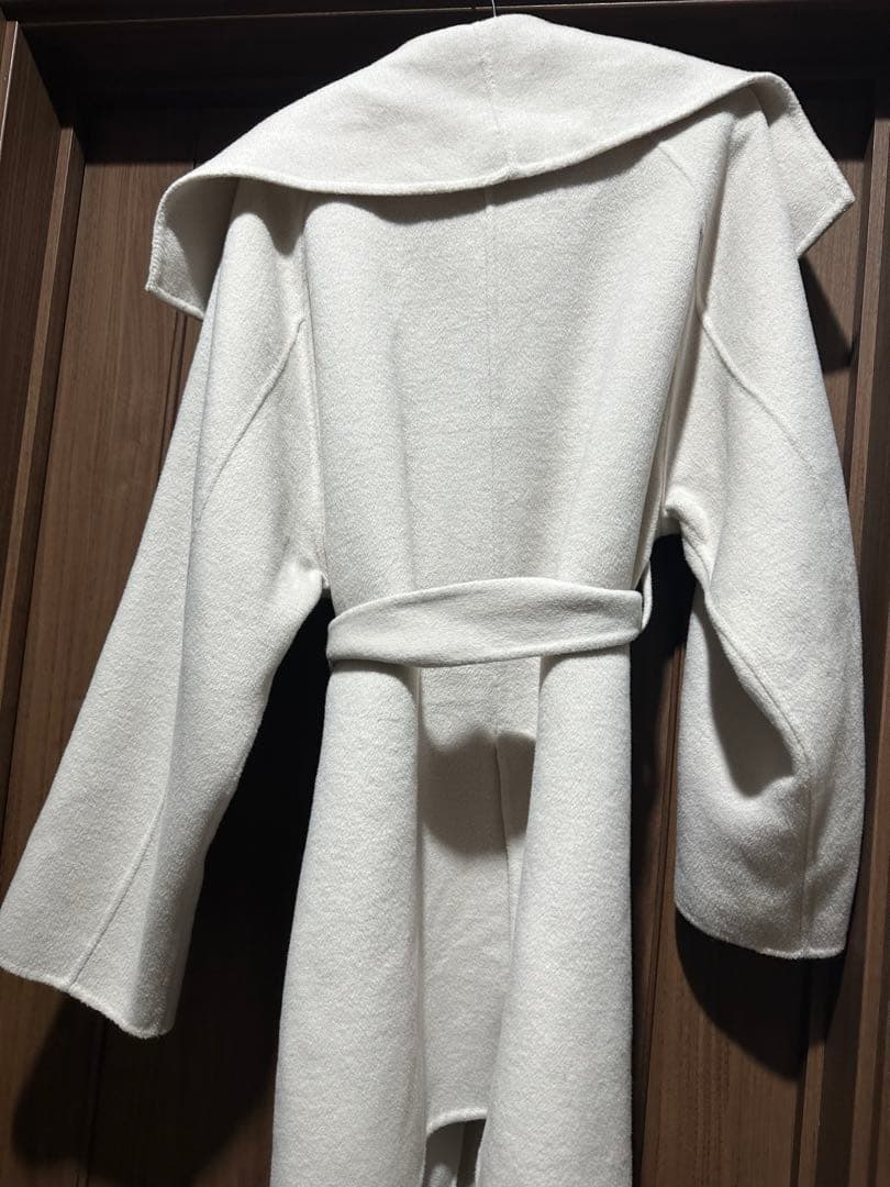 ミラオーウェン　共ベルト付きビックカラーミディ丈コート(美品、タグ付き)