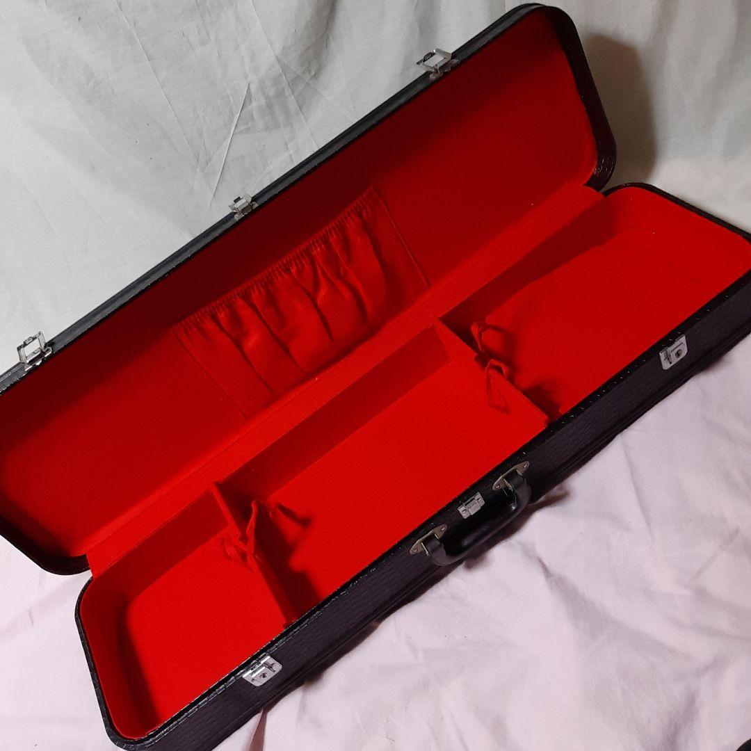 特上沖縄三線◆蛇柄デザイン人工皮革製◆手掛け金色刺繍左三つ巴◆ハードケース付き