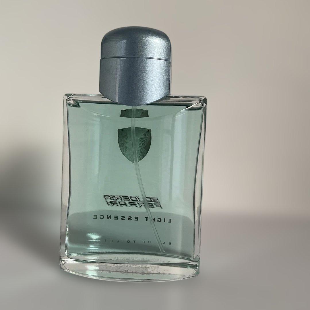 香水(男性用) Scuderia Ferrari Light Essence 125ml