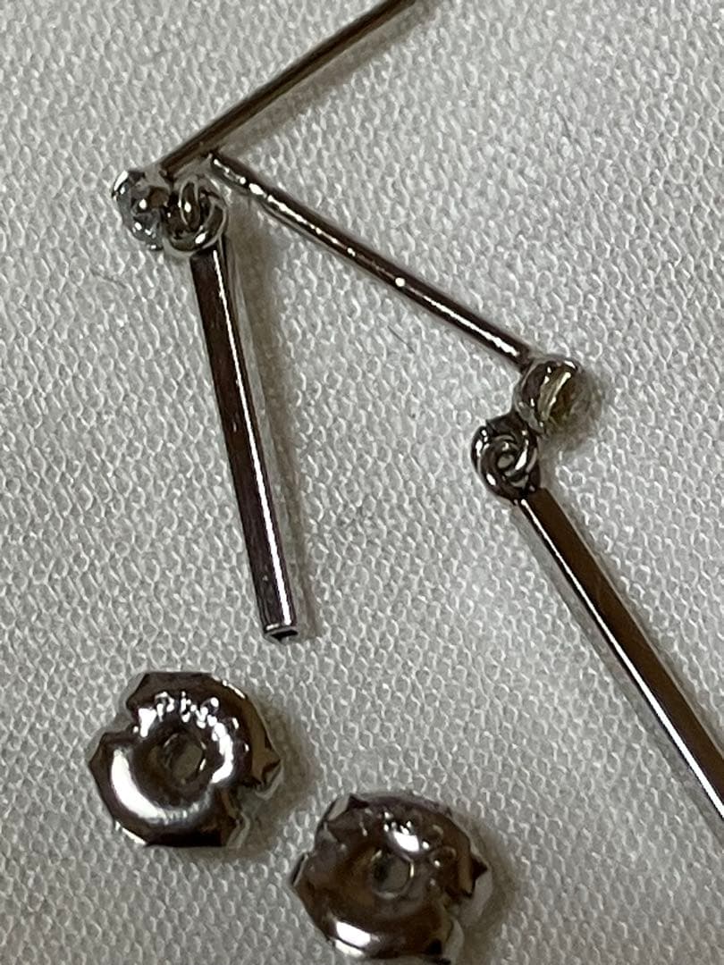 プラチナダイヤモンドバーデザインピアス