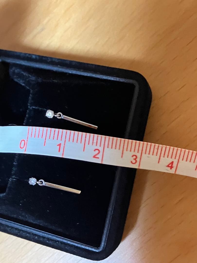 プラチナダイヤモンドバーデザインピアス