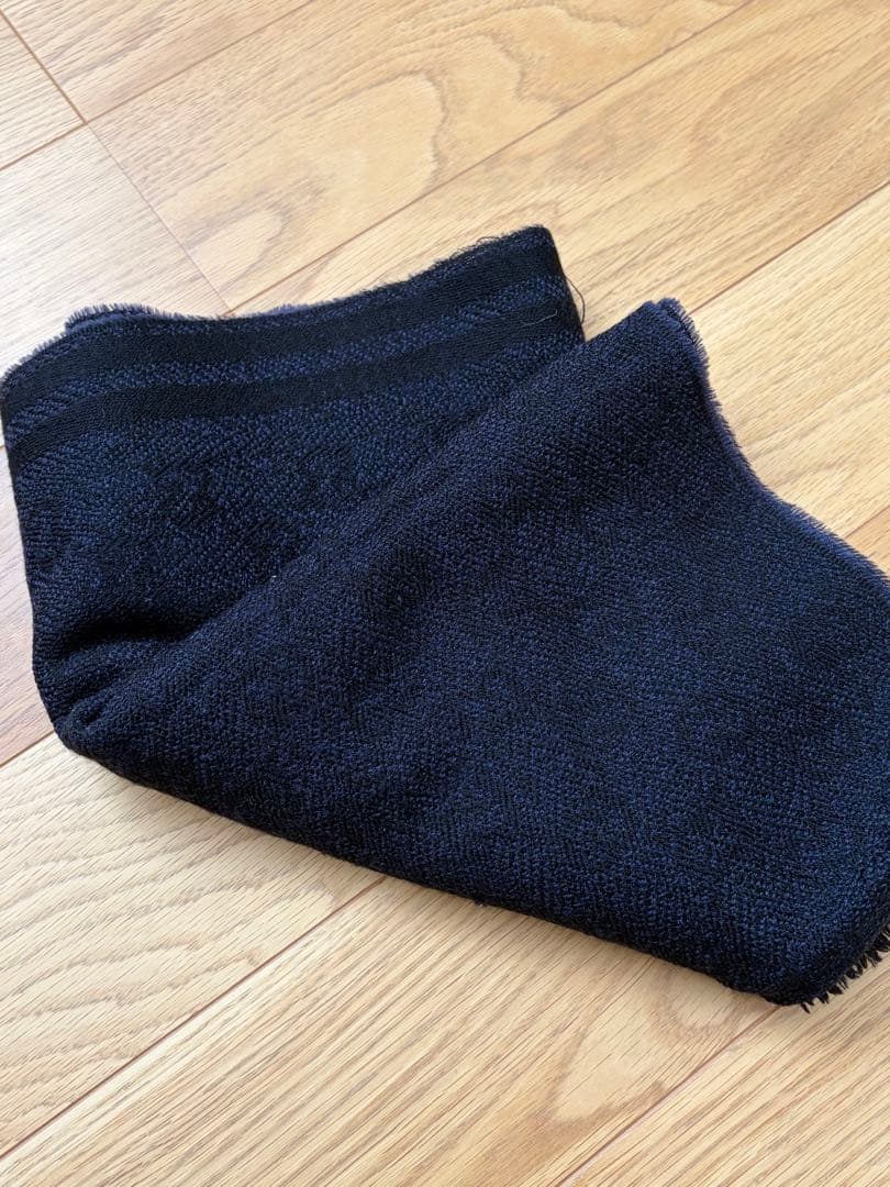 GUCCI ダークブルーマフラー　38㌢×168㌢