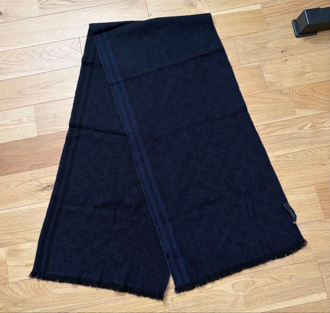 GUCCI ダークブルーマフラー　38㌢×168㌢