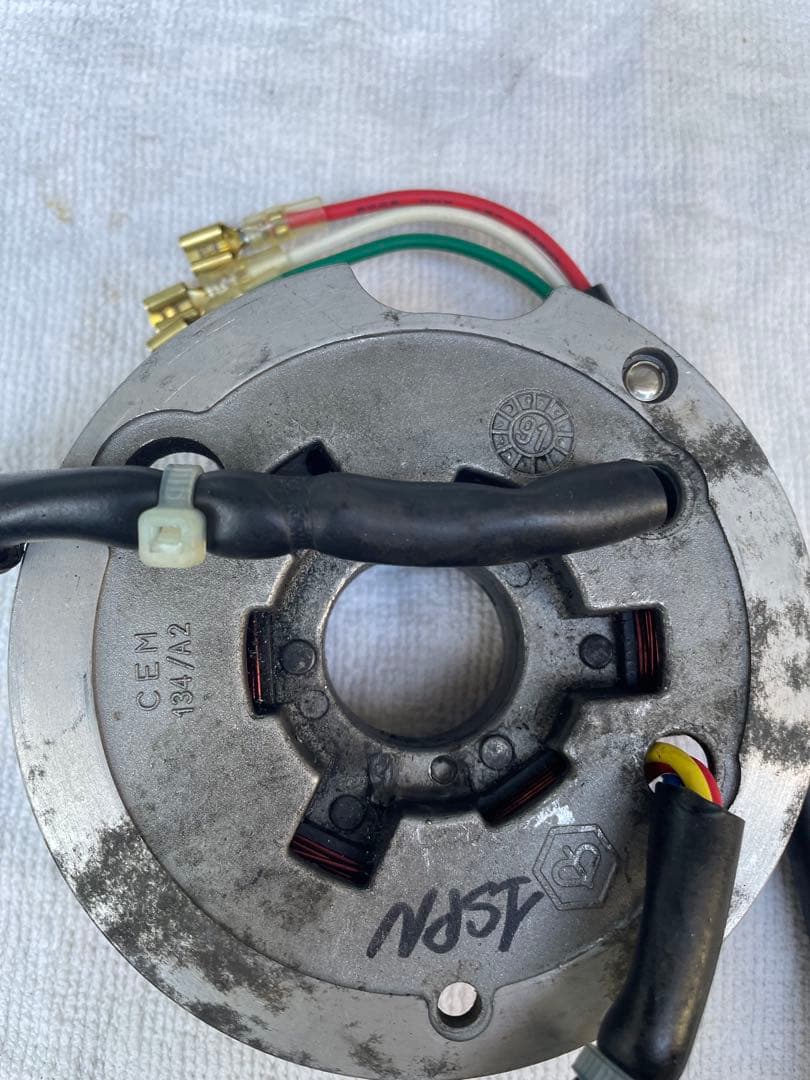 VESPA 125ET3プリマベーラ 用ジェネレータコイル 取り外し品