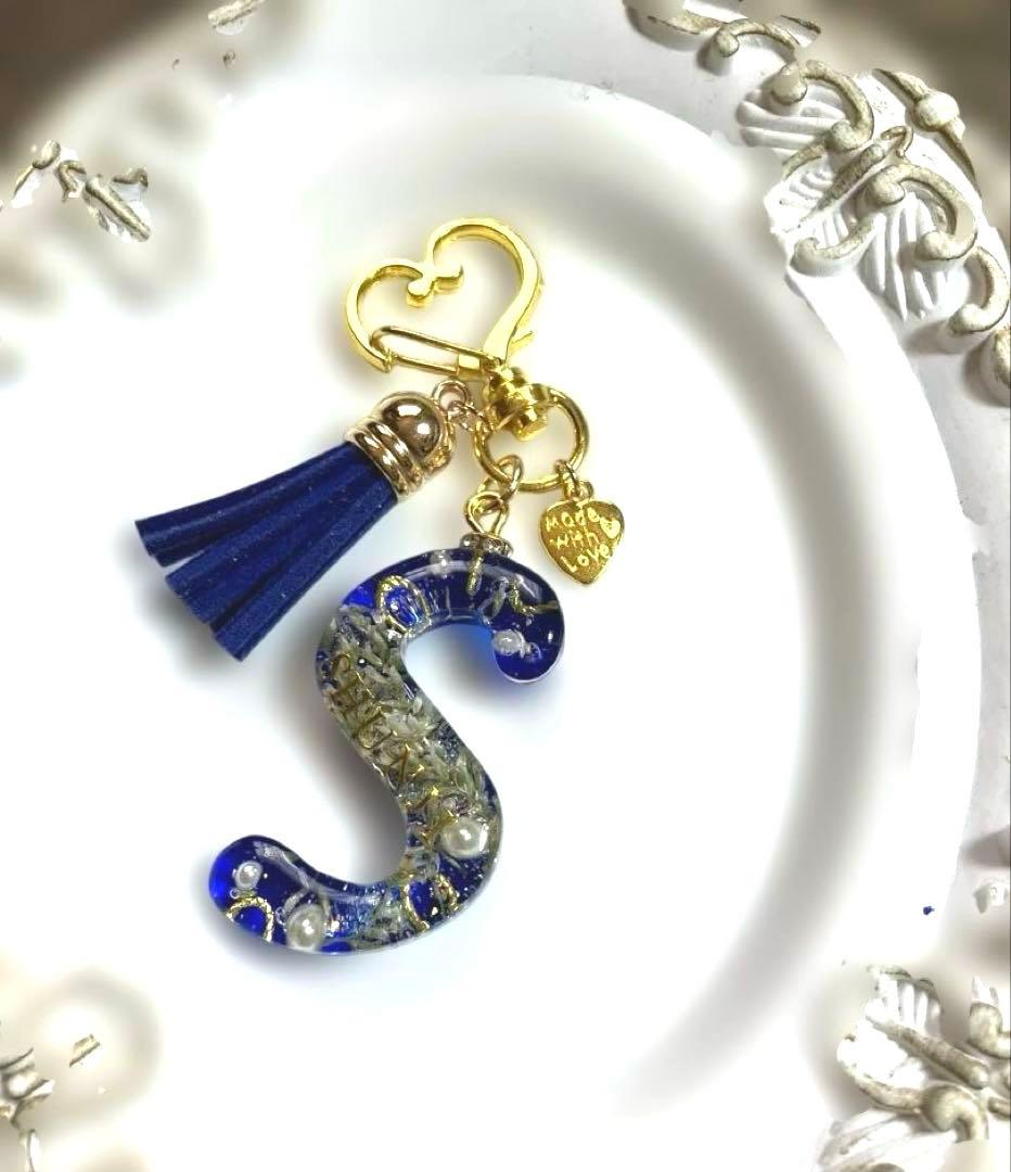 お花のイニシャルキーホルダー♪