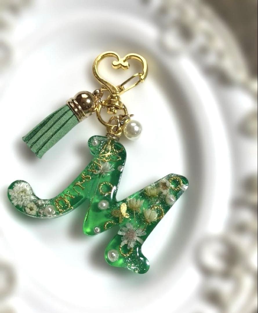 お花のイニシャルキーホルダー♪