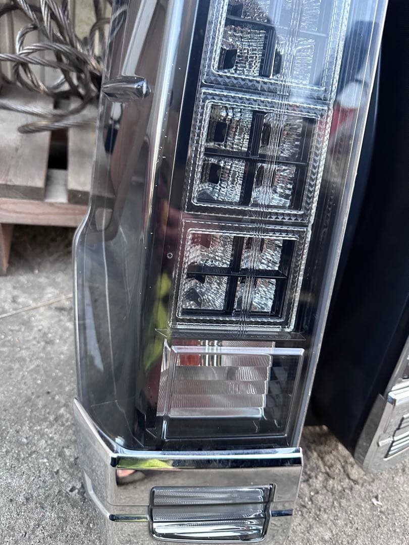 トヨタ　80 ヴォクシー　テールランプ　右左セット