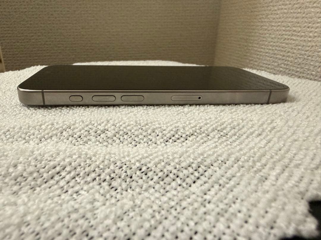 【美品】iPhone 15Pro ナチュラルチタニウム 256GB本体