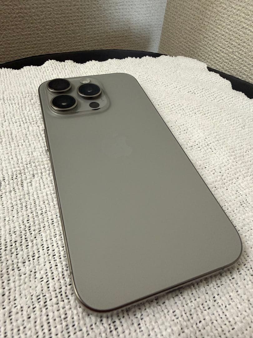 【美品】iPhone 15Pro ナチュラルチタニウム 256GB本体