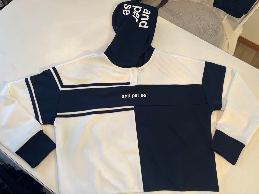 アンパスィ　and per se フーディー ネイビー/ホワイト