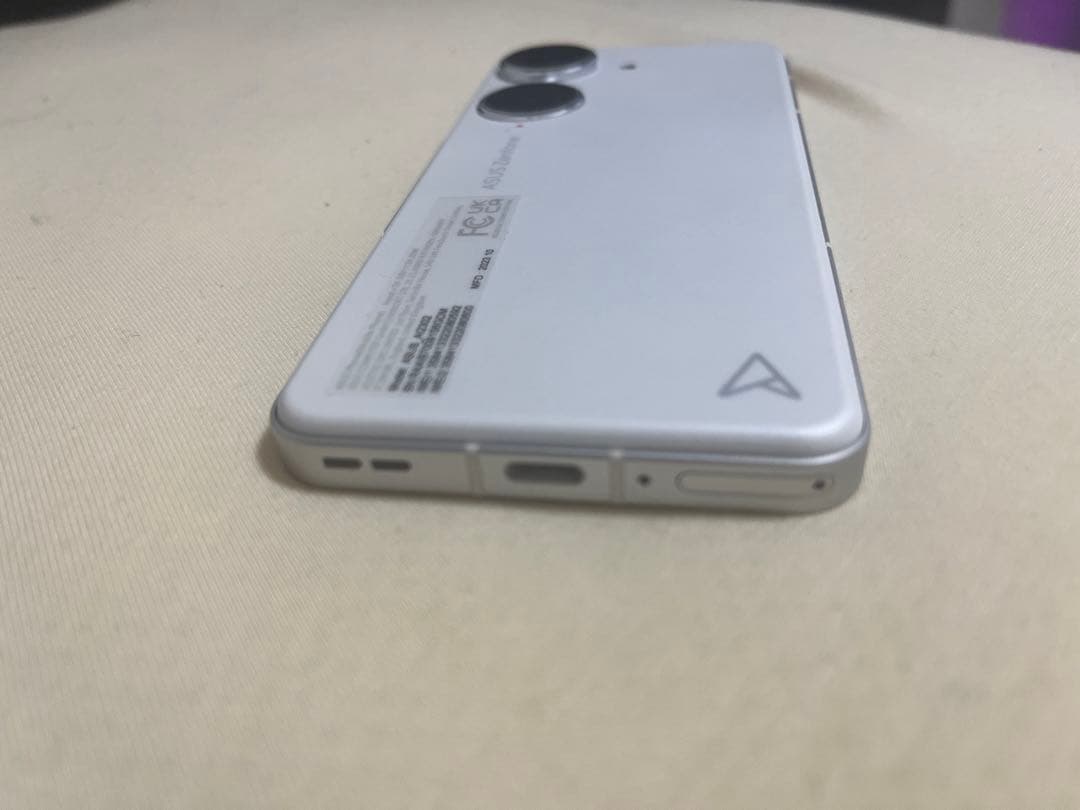 ASUS Zenfone10 256gb コメットホワイト