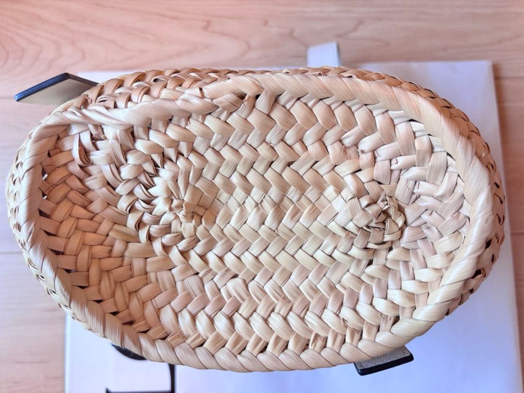 LOEWE ロエベ 白ロゴ入りバスケットバッグ スモール