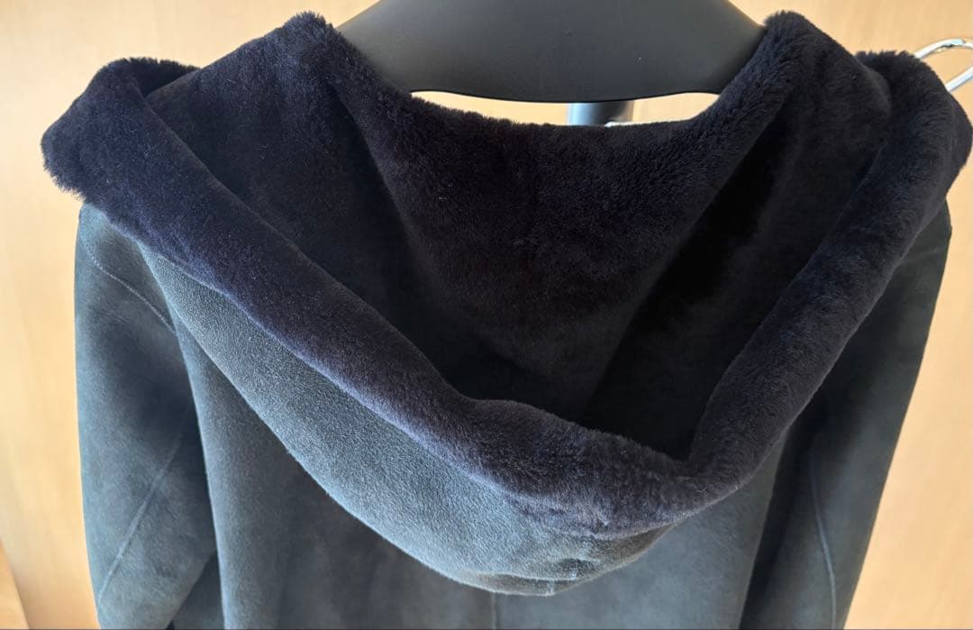 極美品/定価約28万】UNKNOWN 英国製 リアルムートン フーデッドコート