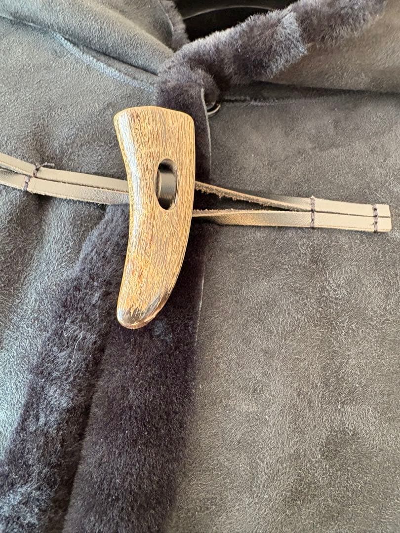 極美品/定価約28万】UNKNOWN 英国製 リアルムートン フーデッドコート