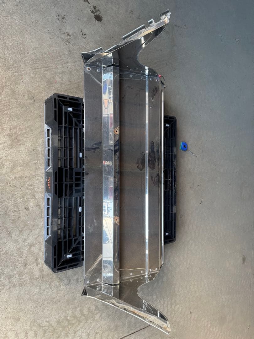 かっけさん専用　07エルフ フロントバイザー、バンパー