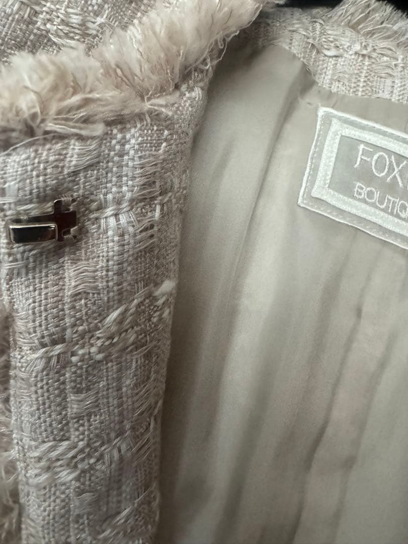 新品　FOXEY ノーカラージャケット 40 上品　ハンガー付き